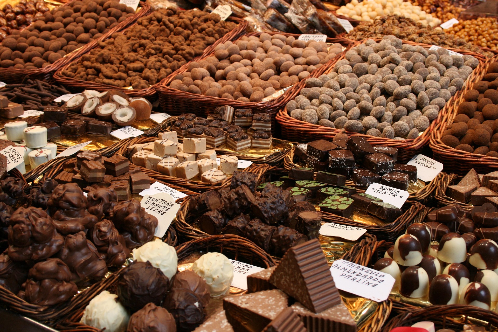 Belgian chocolate pralines and artisan chocolate shops in Bruges